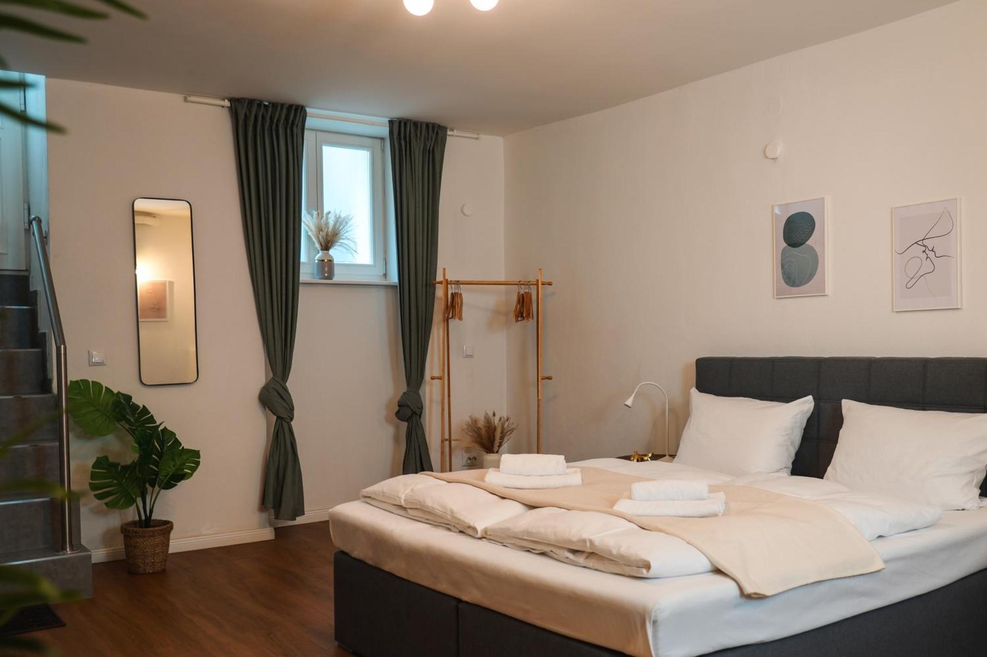 Global Living - Design I I Beamer I Kitchen I Terrace I * Berlim