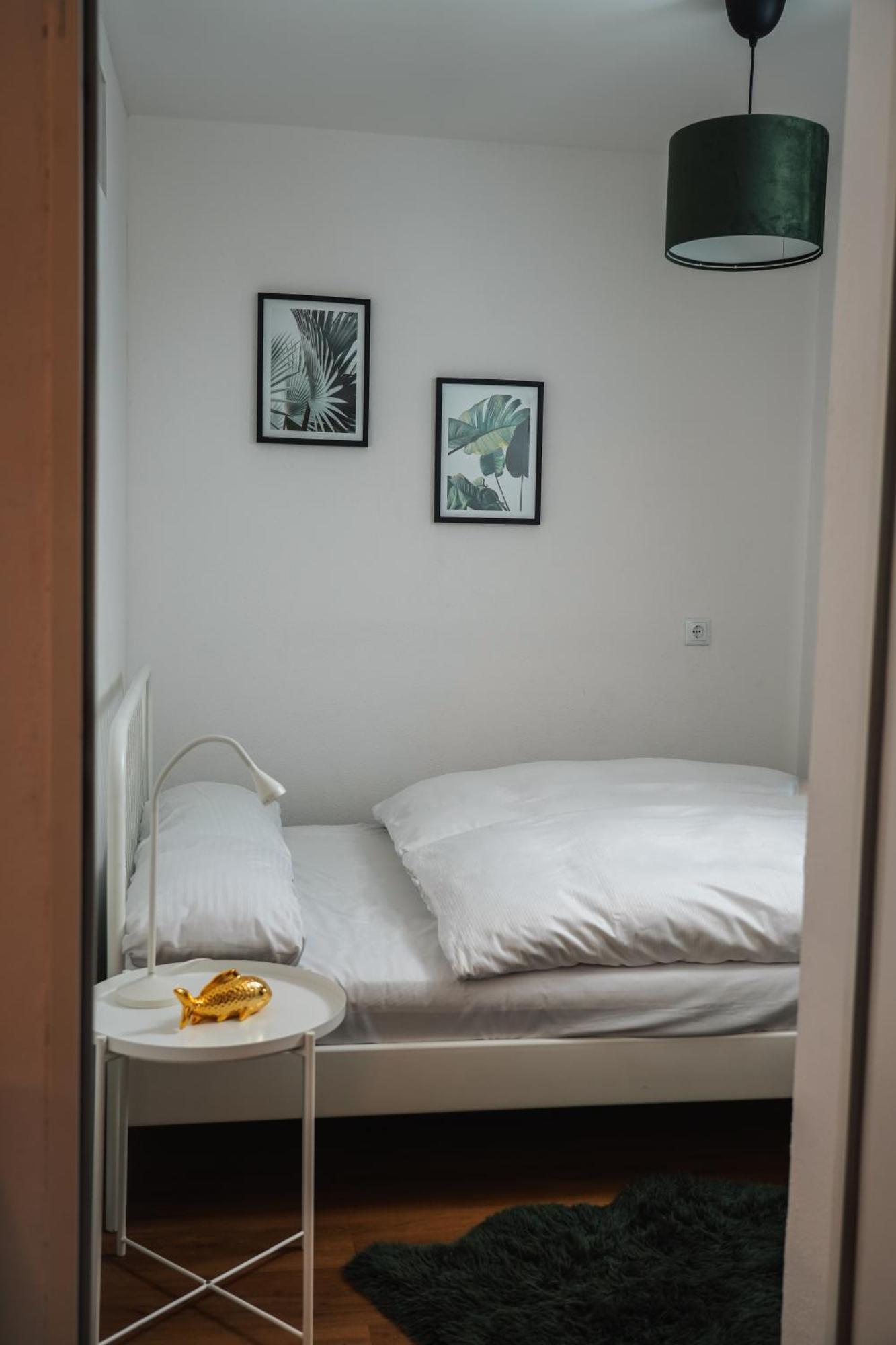 Global Living - Design I I Beamer I Kitchen I Terrace I * Berlim